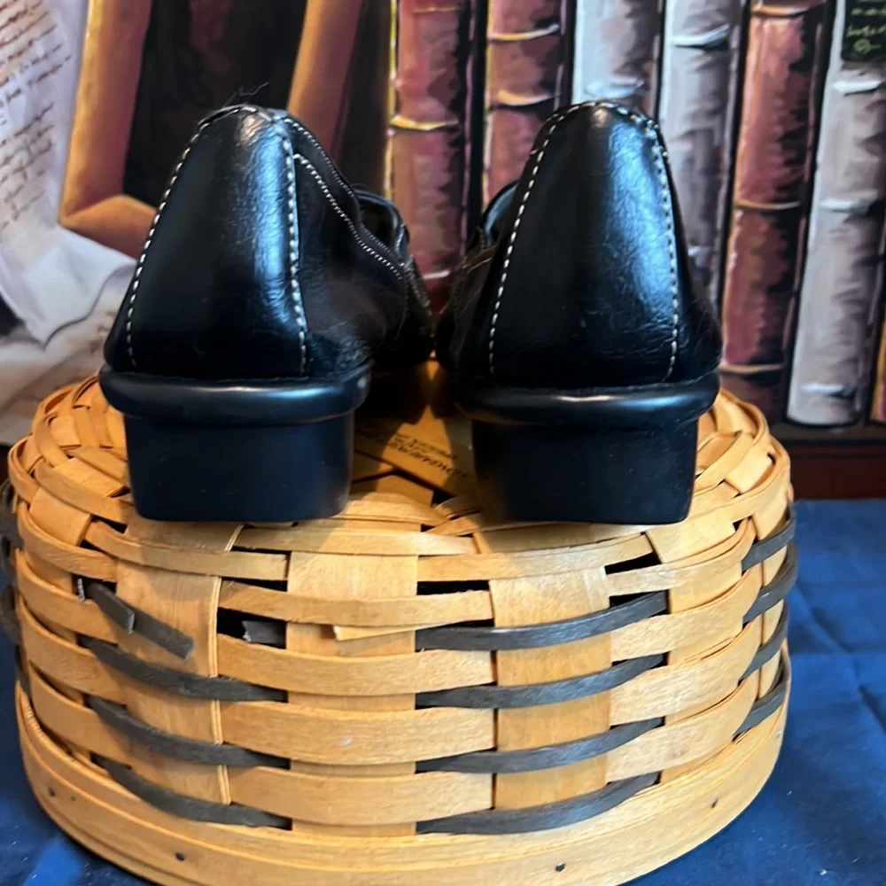 Womens Black Size 8 Leather Slip On Aerosoles Shoes Used Good Condition - Picture 5 of 7